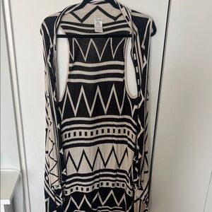 Kismet Black and Cream Geometric Open-Front Vest